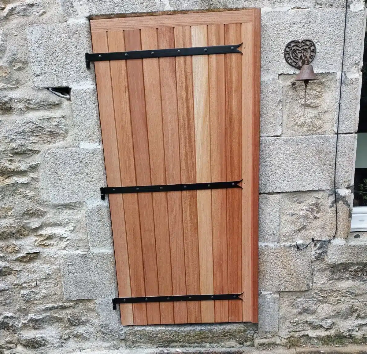 Porte en bois par SG MENUISERIE